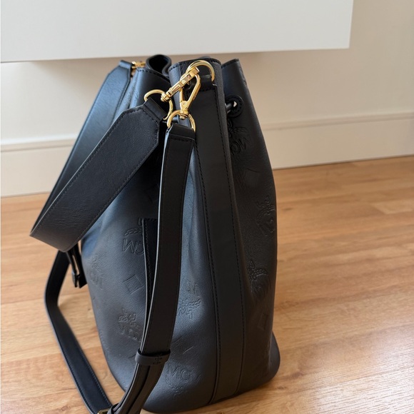 MCM Dessau Leather Bucket Bag - Picture 4 of 12